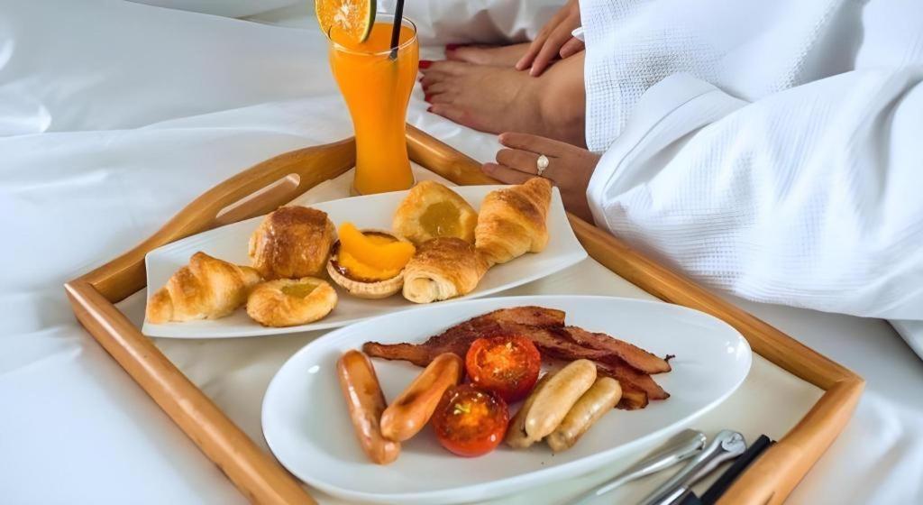 Pansy Dana Khách sạn